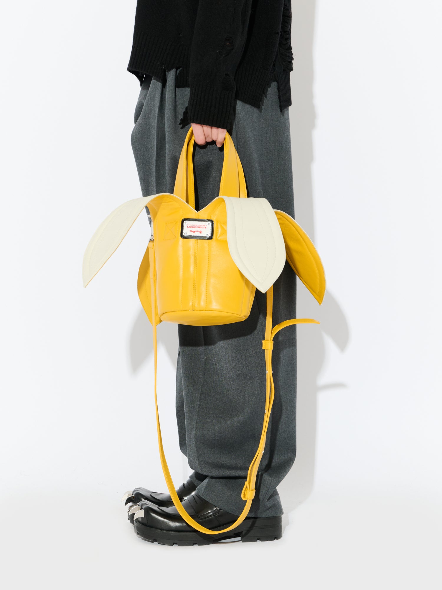BANANA BUCKET BAG in YELLOW ECRU - Image 4