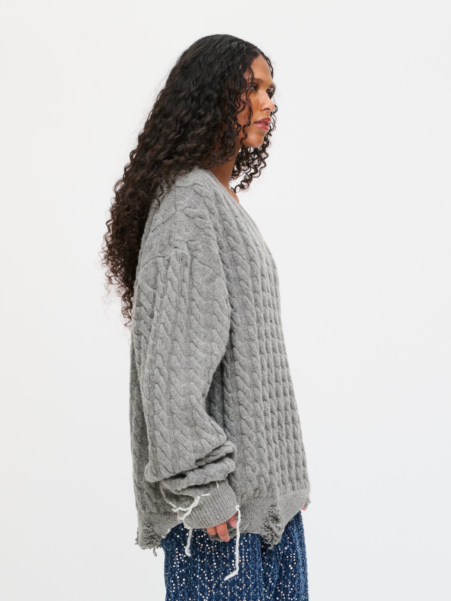 LABEL CABLE KNITTED JUMPER in GREY - Image 4